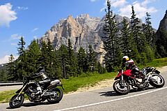 Symbolbild Motorradfahrer in den Bergen