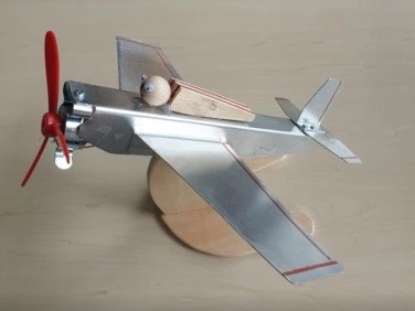 Flugzeug mit Solarzellenpropeller